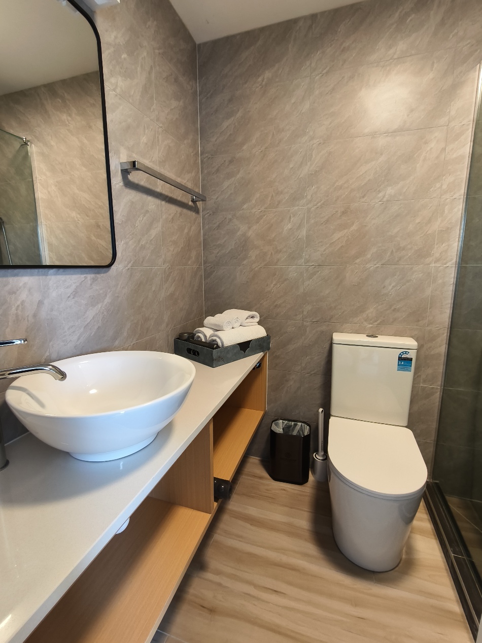 Deluxe Family Plus Room – (Max 5 Guests, No Pets)