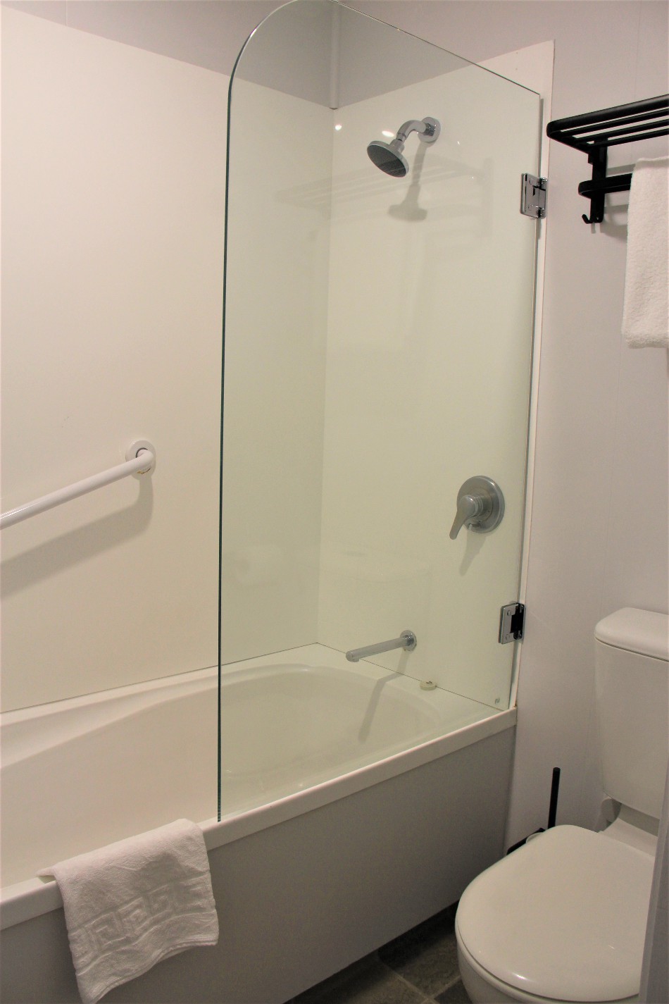 Standard Two-Bedroom Apartment (Max 5 Guests)